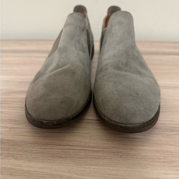 Gentle Souls Grey Suede Genuine Leather Rubber Outsole Loafers size 8M - Picture 2 of 7